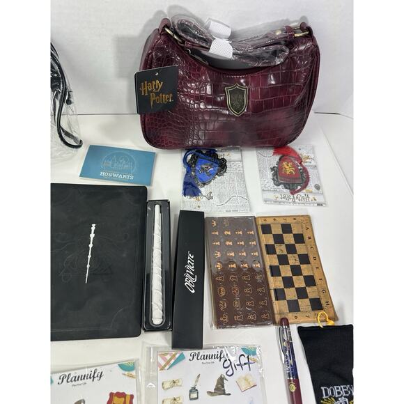 NWT Harry Potter Bundle Lot Gryffindor Shoulder Bag Faux Croc Purse + Accesories - Picture 3 of 16